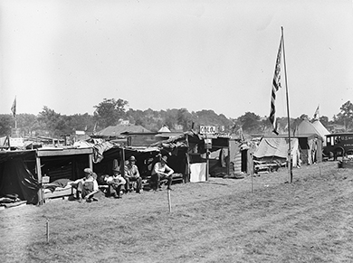 Figure 25.10 In the spring of 1932, World War I veterans marched on Washington and set up camps in Anacostia Flats, remaining there for weeks. (credit: Library of Congress)