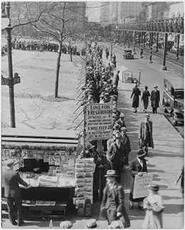Figure 25.6 As the Great Depression set in, thousands of unemployed men lined up in cities around the country, waiting for a free meal or a hot cup of coffee.