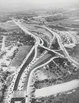 Figure 28.13 In the late 1940s, a network of newly constructed highways connected suburban Long Island with Manhattan. The nation’s new road network also served a military purpose; interstate highways made it easier to deploy troops in the event of a national emergency.