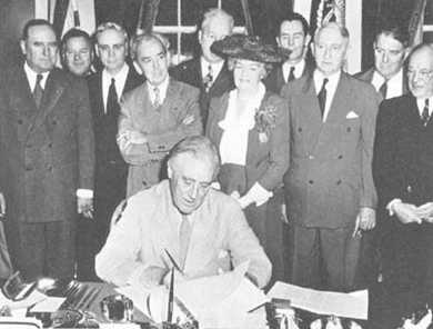 Figure 28.3 President Franklin D. Roosevelt signed the Servicemen’s Readjustment Act, or GI Bill, on June 22, 1944, just weeks after the Allied invasion of Normandy, France, and more than a year before the end of the war.